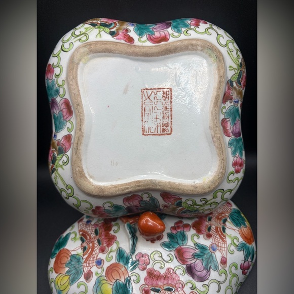 Vintage Chinese Quatrefoil Porcelain Trinket Box Famille Rose Lidded Dish - Picture 9 of 16